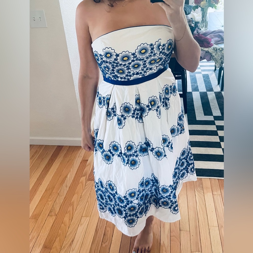 anthropologie moulinette soeurs strapless eyelets white and blue dress